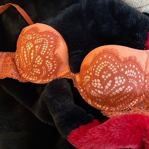Victoria’s Secret bra 32B